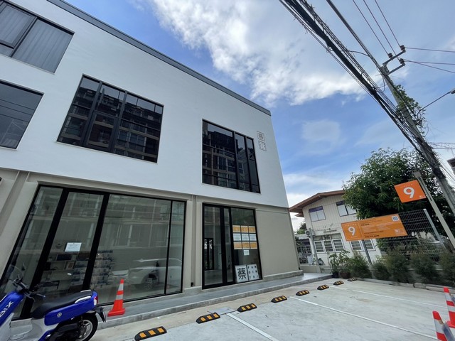 For RentShophouseRatchadapisek, Huaikwang, Suttisan : Commercial Building in Ratchada - Suthisan at ATELIER 9