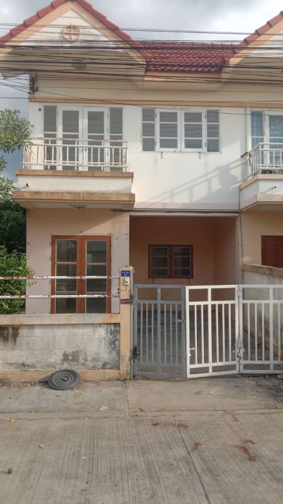 For RentTownhousePathum Thani,Rangsit, Thammasat : For rent, 2-story townhouse, 24.8 sq m., corner house, Main Road, Suphawan Village, Yothathikarn Road, Khu Khot, 3 bedrooms, 2 bathrooms.