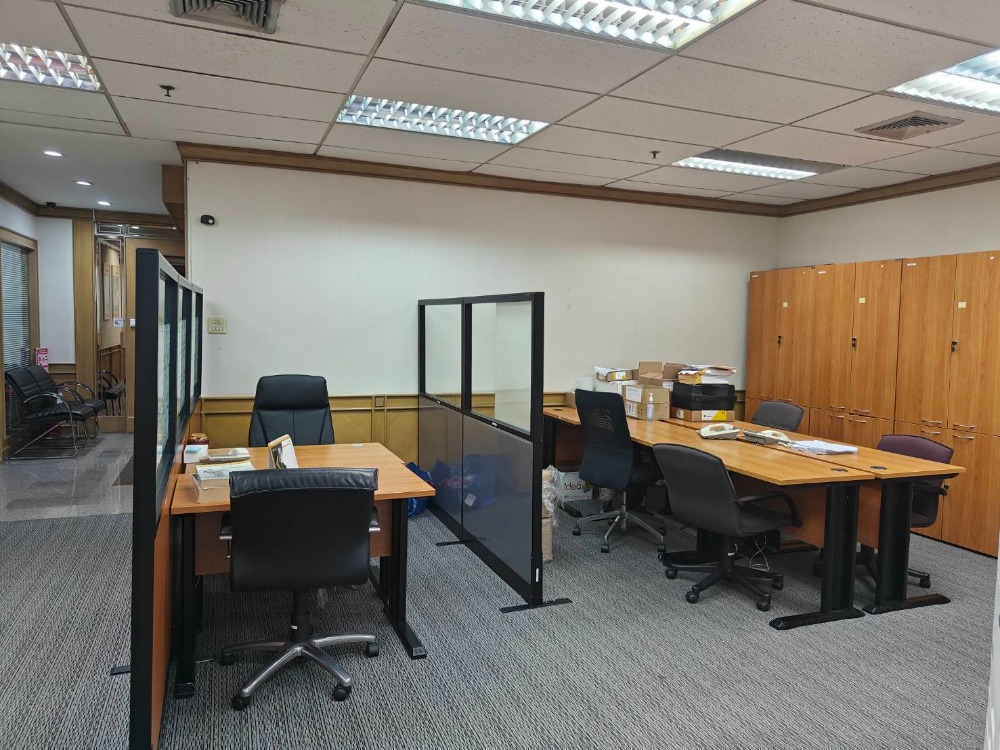 For RentOfficeRatchadapisek, Huaikwang, Suttisan : Building for rent, RS Tower, Ratchadaphisek Road, next to MRT Thailand Cultural Center, Exit 4, commercial area, convenient travel, good location.