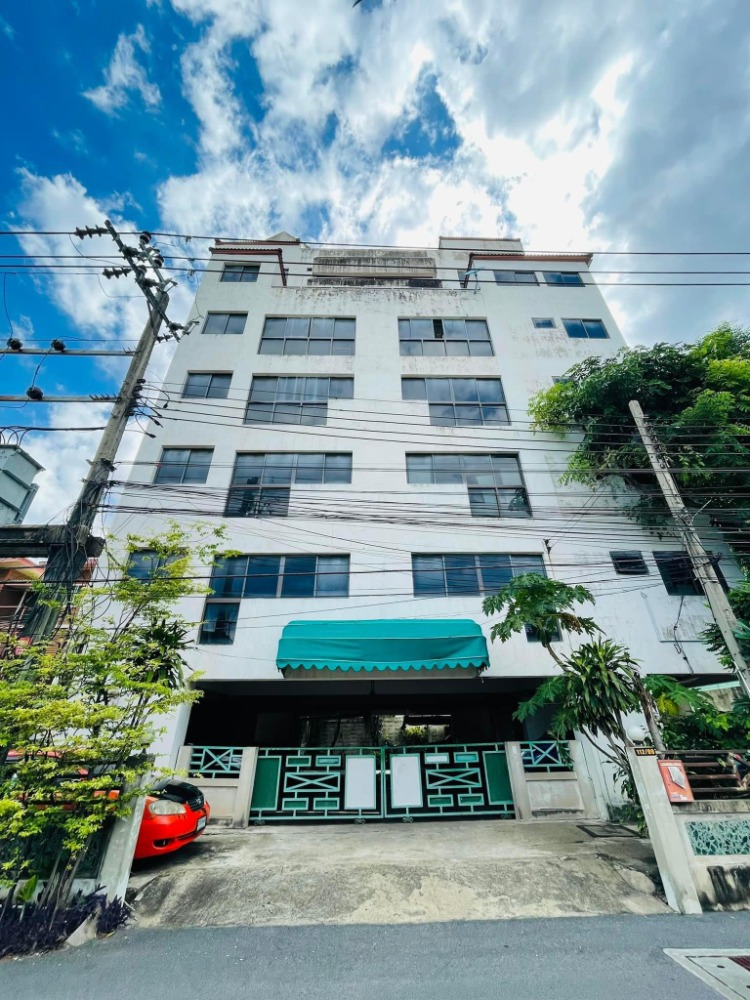 For SaleBusinesses for saleSukhumvit, Asoke, Thonglor : ♦ Prime location ♦ 8 storey residential building, Ekkamai 10, 6 Bedrooms | 103.00 sq.w., 1,400.00 sq.m. | Near Donki Mall Thonglor 3 minutes, BTS Ekkamai 5 minutes, Major Cineplex 6 minutes.