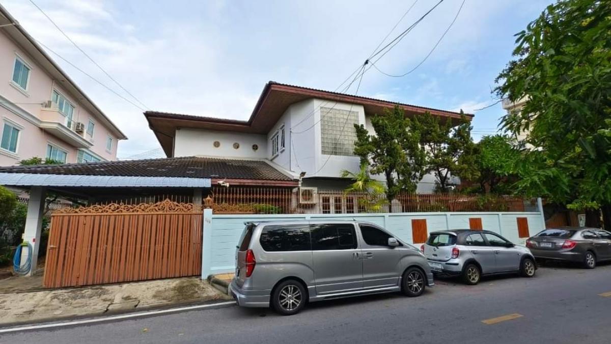 For SaleHouseRathburana, Suksawat : House for sale with land 121.7 sq m., 5 bedrooms, 5 bathrooms, Soi Ban Sae, Phra Pradaeng Market. Near Wat Songtham Near Phra Pradaeng Pier Near Bang Nam Phueng Market Near Big C Suksawat  Ready to transfer immediately