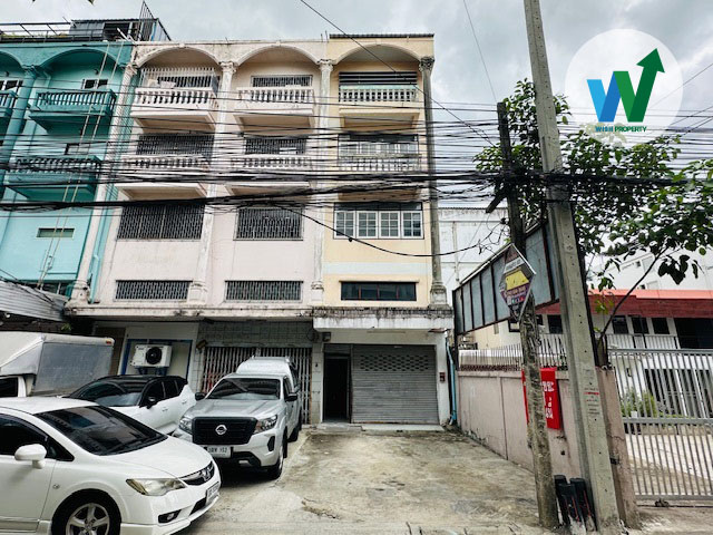 For SaleShophouseChokchai 4, Ladprao 71, Ladprao 48, : Lat Phrao shophouse for sale, corner room, 4.5 floors, wide area, near MRT, opposite Big C. Imperial World Suitable for an office, tutoring office.