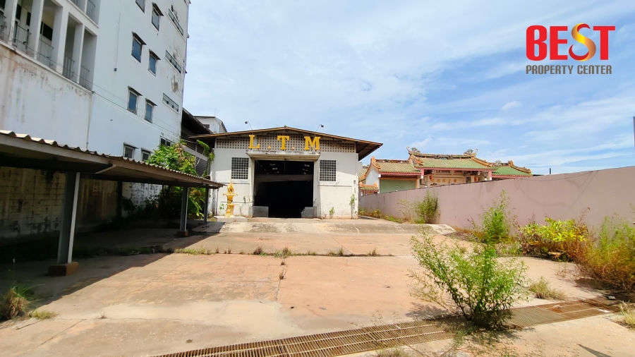 For SaleFactorySamut Prakan,Samrong : Land for sale with warehouse, on Sukhumvit Road, near BTS and MRT Samrong, size 371 square wah, red plan