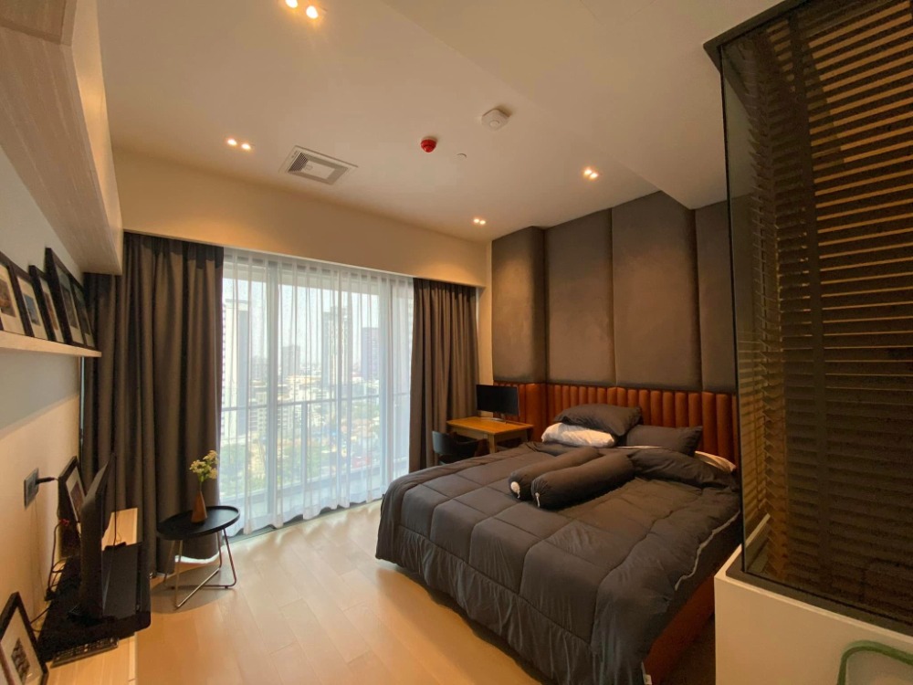 For SaleCondoSukhumvit, Asoke, Thonglor : For sale condo 1 bedroom at The strand Thonglor Luxury condo Near BTS Thonglor Ready to move in Sale 18,500,000 THB.