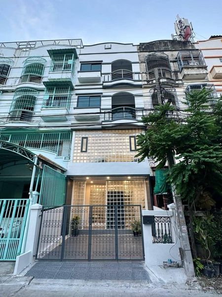 For SaleHome OfficeRathburana, Suksawat : 🎉 For sale: 4-story home office, very good location, near KMUTT, Bangmod, newly renovated, beautiful throughout.