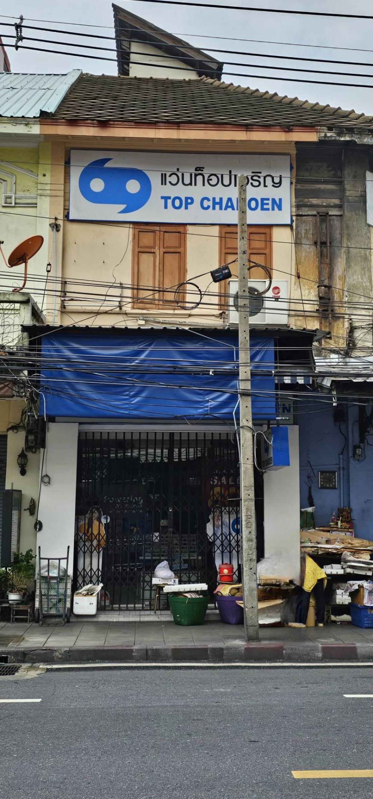 For SaleShophouseSilom, Saladaeng, Bangrak : Shophouse, location cant be found anymore, suitable for trading on Charoen Krung Road (Bang Rak).