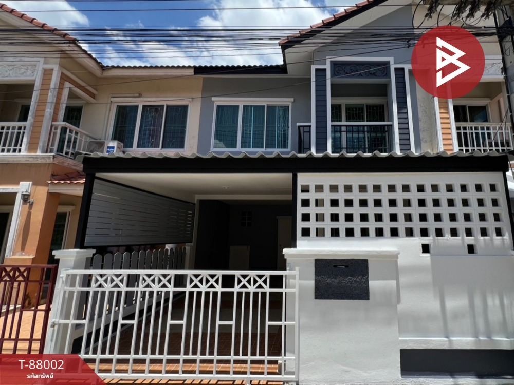 For SaleTownhousePathum Thani,Rangsit, Thammasat : Townhouse for sale Fah Piyarom Village, Ruean Phruek Phase 8, Lam Luk Ka, Pathum Thani, renovated and ready to move in.