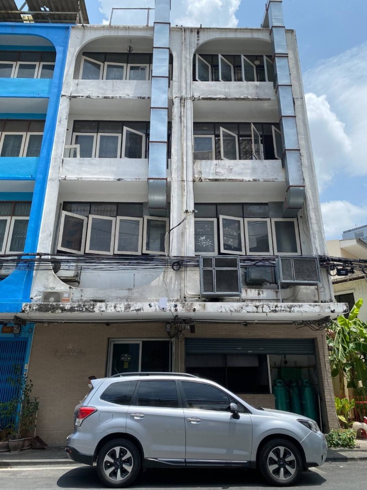 For RentShophouseSukhumvit, Asoke, Thonglor : For rent: 2-unit building, Sukhumvit 22 (good location), can be used for any business, has a rooftop