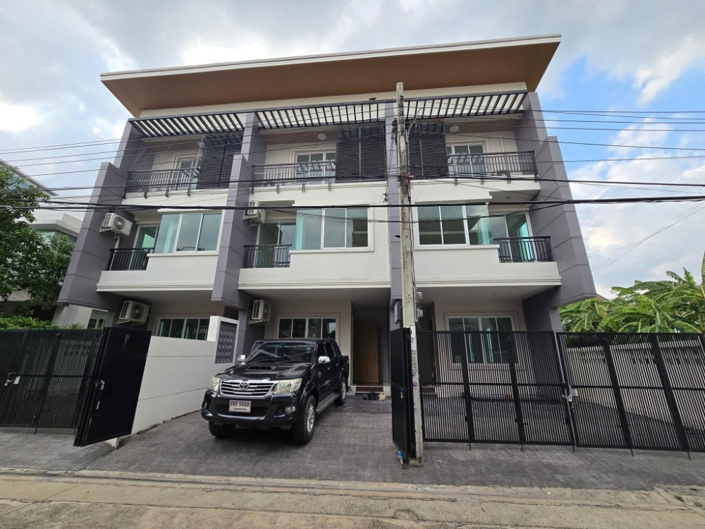 For RentHome OfficeChokchai 4, Ladprao 71, Ladprao 48, : ♦ Home office ♦ 3 Storey, 3 booths | Chokchai 4 Soi 81 | 84.00 sq.w., 800.00 sq.m. | Near The Jas Wang Hin 3 mins., Lotus Wang Hin 4 mins., Town square Wang Hin 5 mins., Central Ladprao 13 mins.