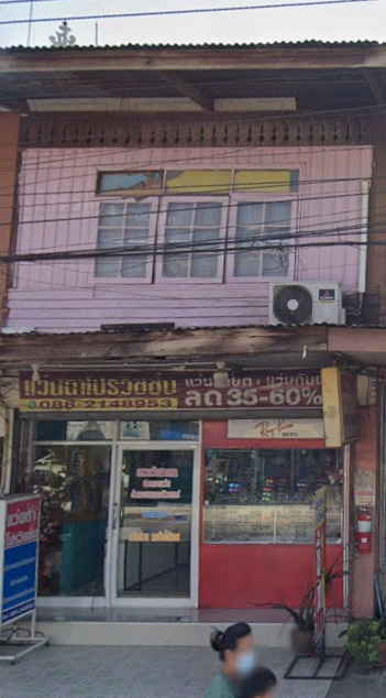 For SaleShop HousePattaya, Bangsaen, Chonburi : Urgent sale...with tenants, 2-story commercial building, next to Koh Pho-Sam Yaek Road. In the Koh Pho market There are 2 entrances and exits.