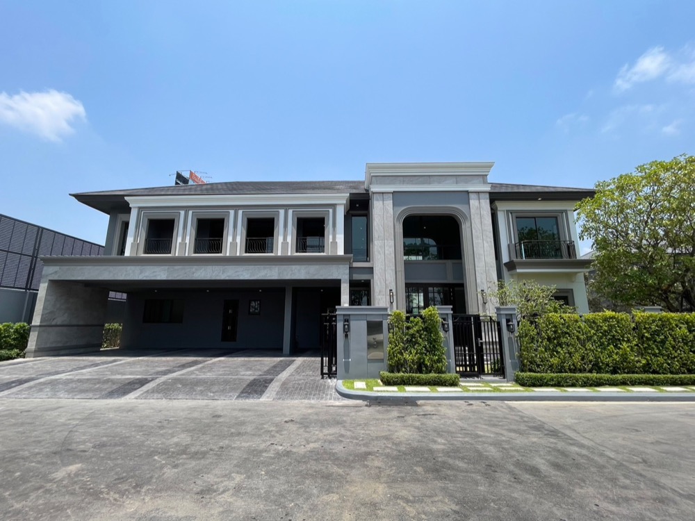 For SaleHouseLadkrabang, Suwannaphum Airport : Special Unit: Grand Bangkok Boulevard Krungthep Kreetha (this plot is very private) 136 square meters of land, the largest house style.