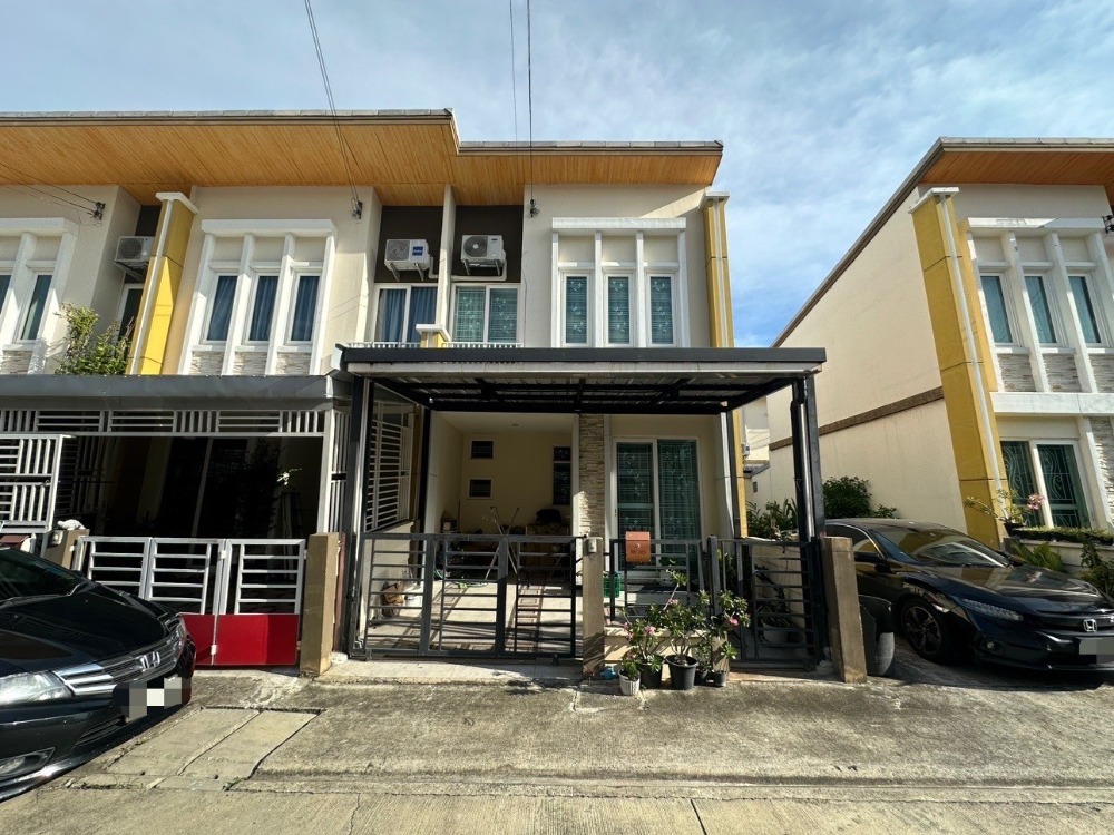 For SaleTownhouseLadkrabang, Suwannaphum Airport : Townhouse (corner house) 3 bedrooms, 2 bathrooms, 1 parking space, Golden Town On Nut-Lat Krabang, near the airport and shopping malls, price 2.5 million baht