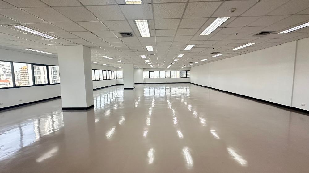 For RentOfficeSukhumvit, Asoke, Thonglor : Office space for rent, BTS Ekkamai, 12th floor **Good location, ready to move in.