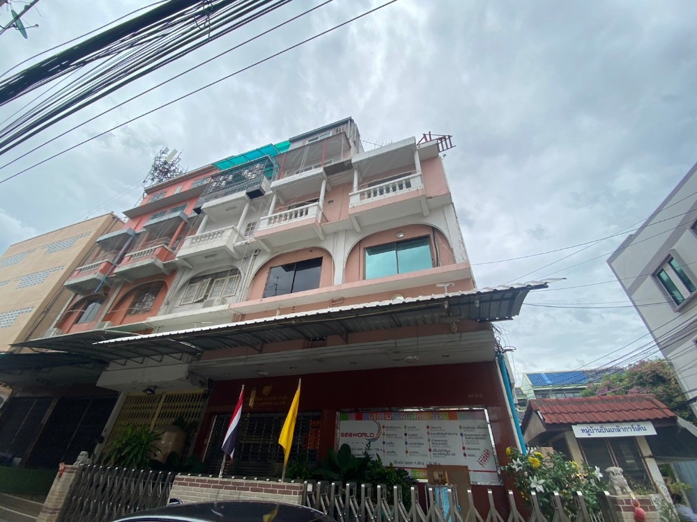 For SaleShophousePinklao, Charansanitwong : Suitable for an office warehouse!!! Commercial building for sale, 4 floors, 2 units, over 37 sq m, corner house in Soi Somdet Phra Pinklao 3, good location, near Central Pinklao and Rama 8 Bridge, special price!!