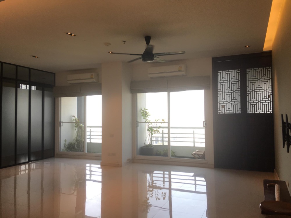 For RentCondoPattanakan, Srinakarin : For rent, luxury condo, The Four Wings Residence, on Srinakarin Road, near Krungthep Kreetha intersection. Luxury condo, cheapest rental room in the project.