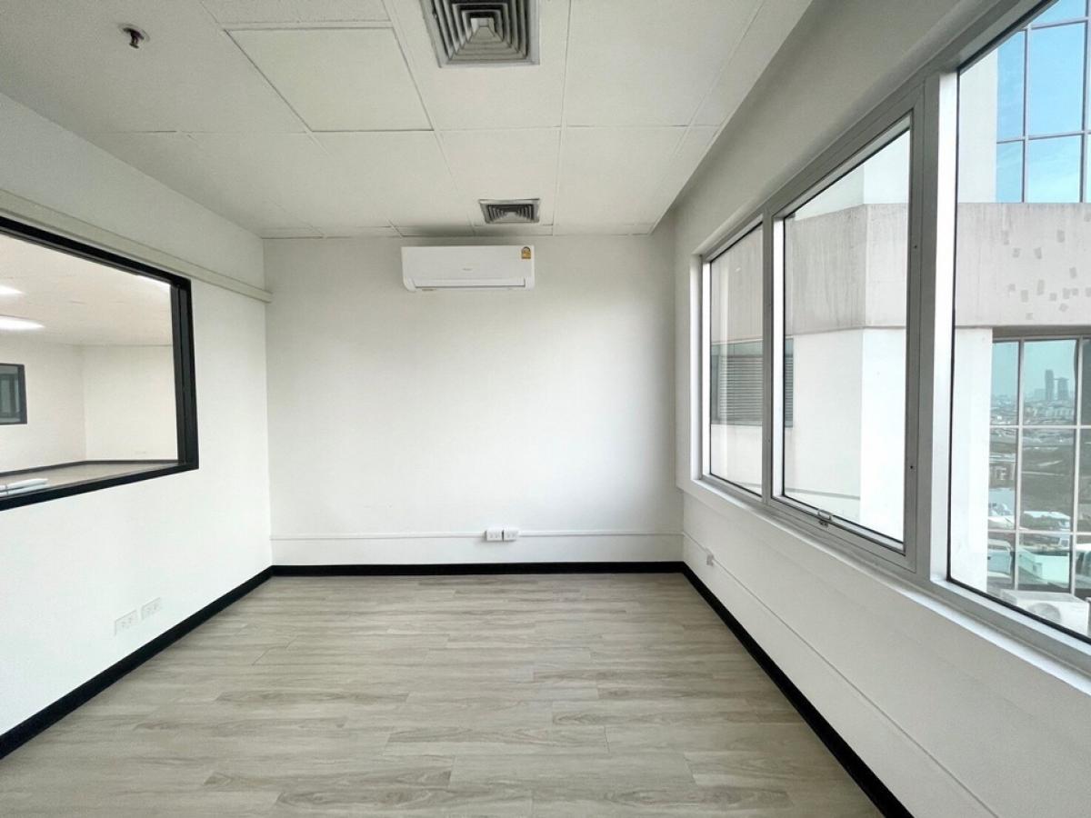 For RentOfficeRama3 (Riverside),Satupadit : Office for rent with river view, 1 min walk from to BRT Wat Dan.