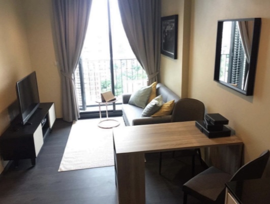 For RentCondoSukhumvit, Asoke, Thonglor : NS: For rent - The EDGE Sukhumvit 23 🏢💚 Luxurious 1 bedroom condo in a popular location! 🌟 Experience the best city living in the heart of Sukhumvit. Just a few steps from BTS Asoke and MRT Sukhumvit 🚇👣