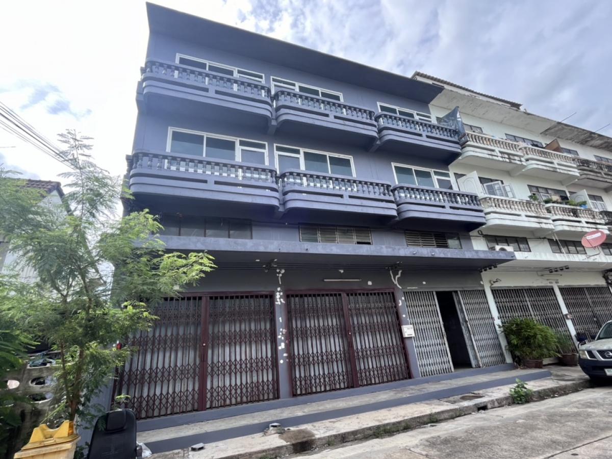 For RentShop HousePhutthamonthon, Salaya : Shophouse for rent, 3 units, 3.5 floors, Phutthamonthon Sai 3 Road, width 12 meters, depth 40 meters, entry and exit from 2 channels.