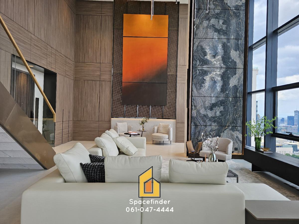 ขายคอนโดราชเทวี พญาไท : Stunning 4 Bedrooms Triplex Condo for Sale in City Center -  Ratchathewi Call Spacefinder 061-047-4444 Discover the epitome of luxury living with this elegant 4-bedroom, 4-bathroom unit in the prestigious Ratchatewi neighborhood and city center. This 300 