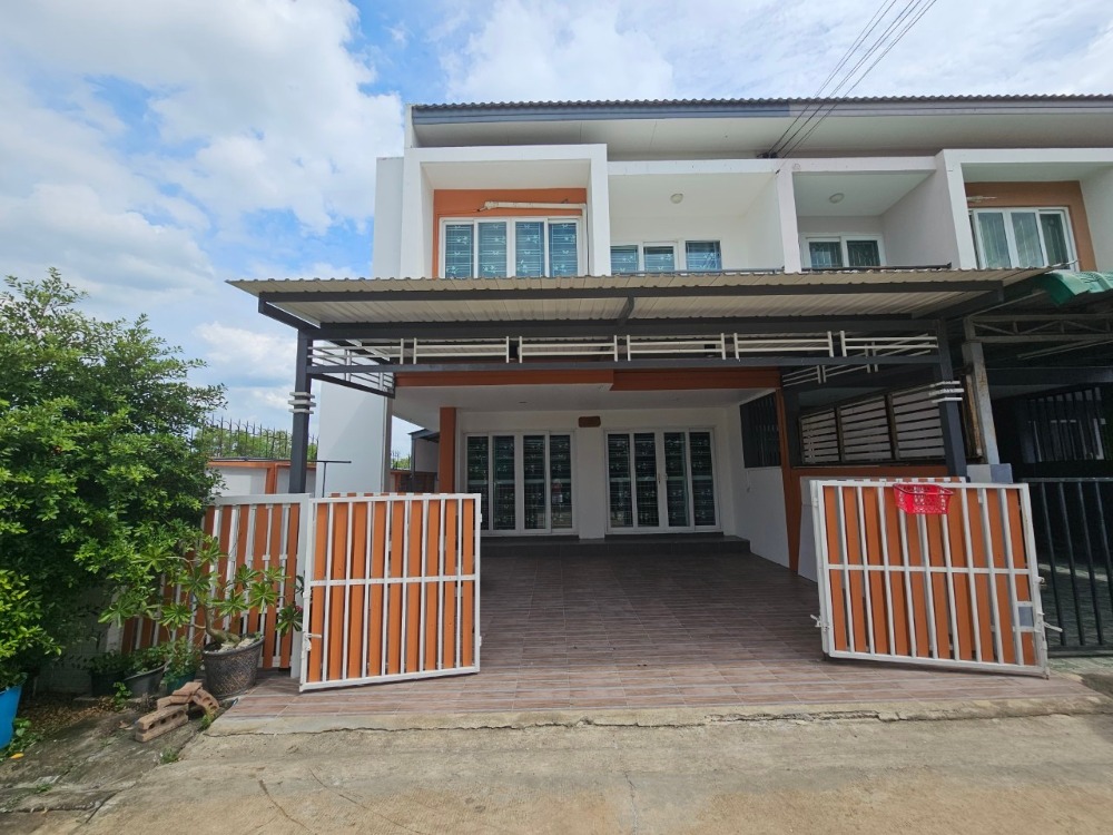 For SaleTownhousePathum Thani,Rangsit, Thammasat : 2-story corner townhome for sale, Suetrong Cozy Rangsit Khlong Hok, 4 bedrooms, 3 bathrooms.