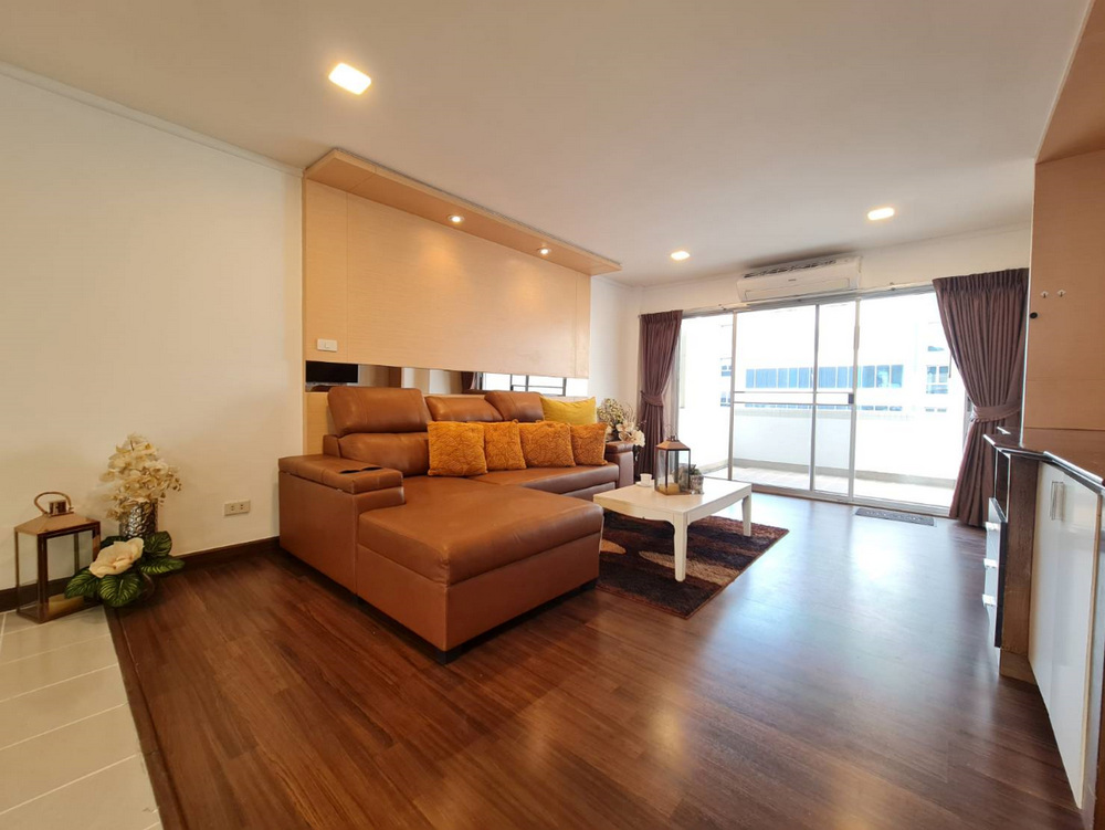 For SaleCondoSriracha Laem Chabang Ban Bueng : Call : 065-697-8969 Sriracha Condo for sale Sriracha Bay View Sriracha Bay View 95 sq m., near Somdej Na Sriracha Hospital, sea view 180 degrees.