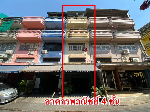 For SaleShophouseSapankwai,Jatujak : Commercial building for sale, 3 floors + rooftop, at the beginning of Soi Lat Phrao 15, convenient travel, can enter and exit in many routes.