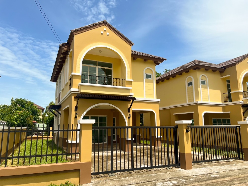 For SaleHouseMin Buri, Romklao : Italian-style single house with garden view and extensive communal areas, offering a serene and shady atmosphere on a project area of over 70 rai, near two BTS lines.