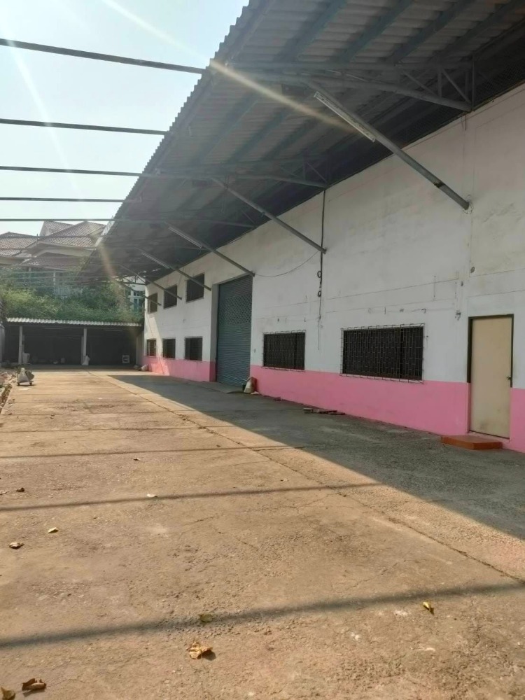 For RentWarehouseMahachai Samut Sakhon : Factory warehouse for rent, usable area 1,200 sq m., Rama 2 Road, near Pho Chai Market, good location, convenient entry and exit