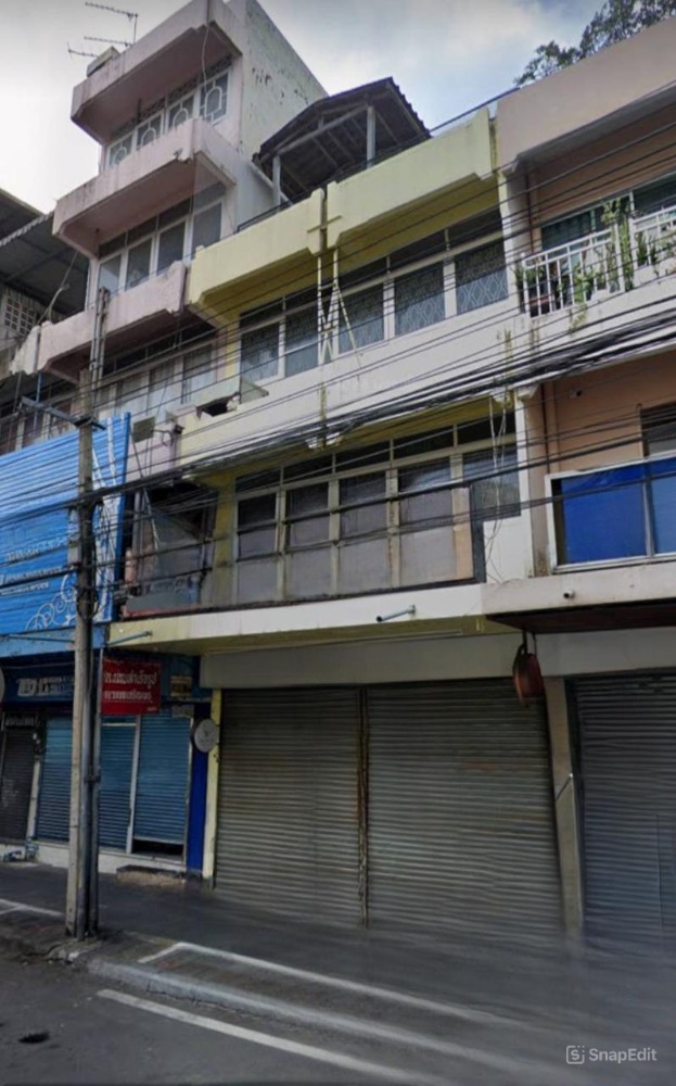 For RentShophouseYaowarat, Banglamphu : Urgent, 3-story commercial building for rent, prime location, business district in the heart of Phahurat, convenient travel, near MRT Sam Yot.