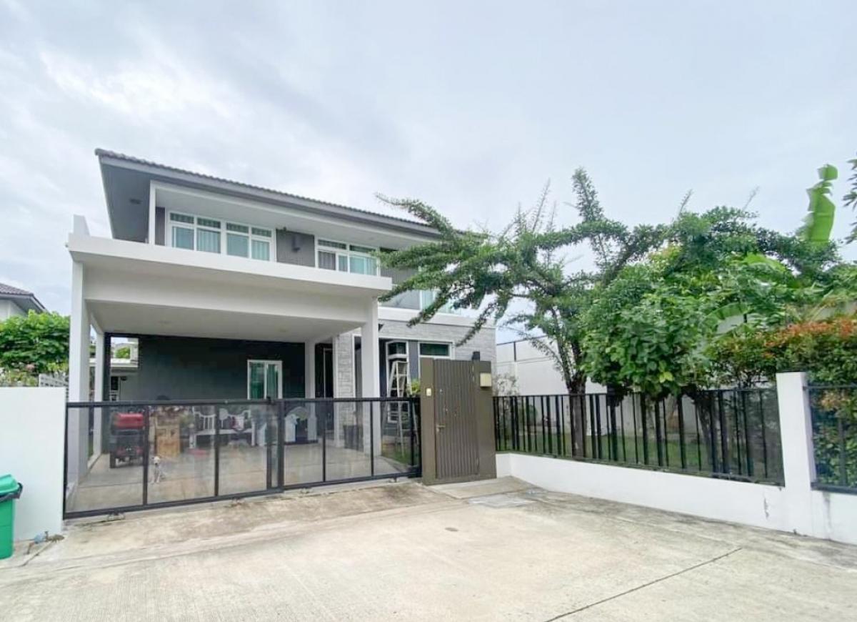 For SaleHouseBangna, Bearing, Lasalle : Manthana Village 2, Soi Ratchawinit Bang Kaeo The house at the end of the alley has privacy and lots of space (empty house for sale)(H24095)