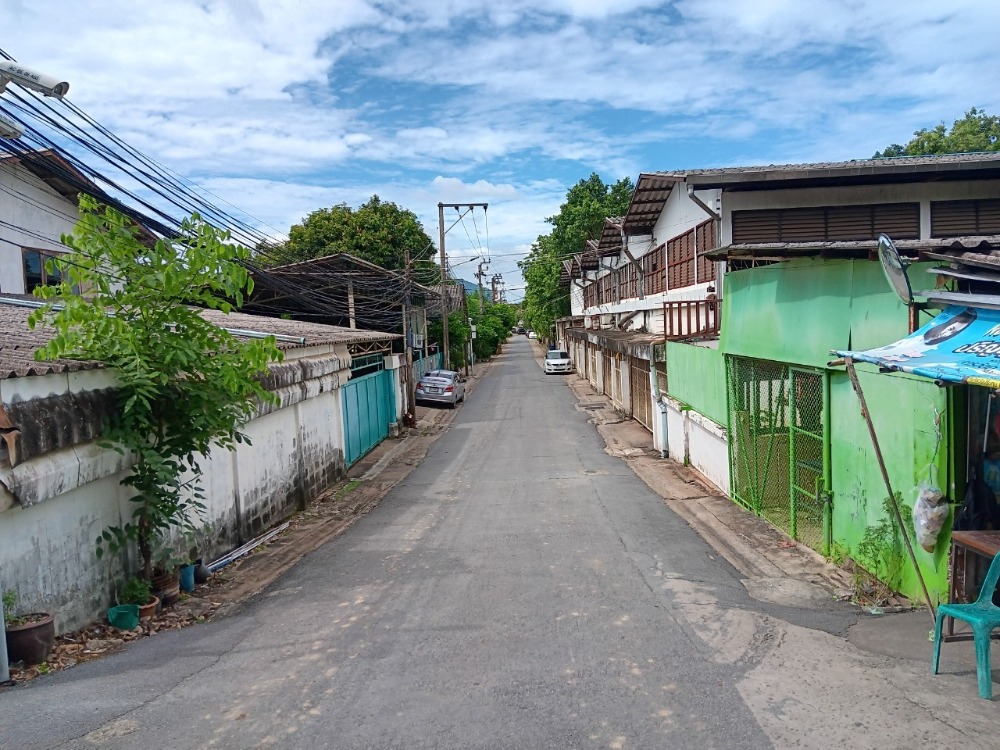 For SaleFactoryBang kae, Phetkasem : Land for sale, already filled in, size 199.3 sq m., plus a warehouse at Setthakit University, Bang Khae, just a short distance from Phetkasem Road.