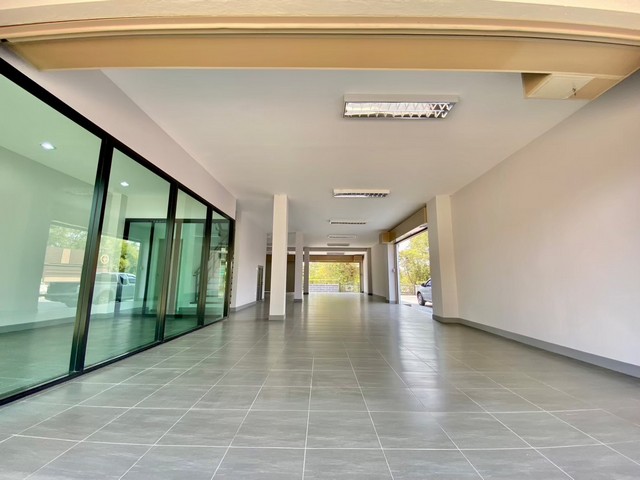 For RentHome OfficeNakhon Pathom : For rent, 4-storey home office, corner room, 600 sq m, with warehouse in Chinatown, Sam Phran, Nakhon Pathom, high-rise warehouse, suitable for SME owners, Offline - Online and stock space and for live broadcasting.