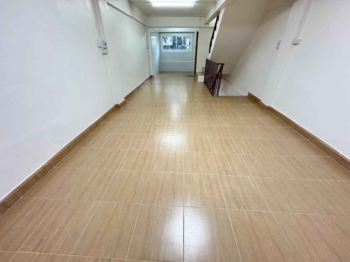 For RentHome OfficeSathorn, Narathiwat : For rent: 3 and a half storey building, Chan Road, near Sathorn