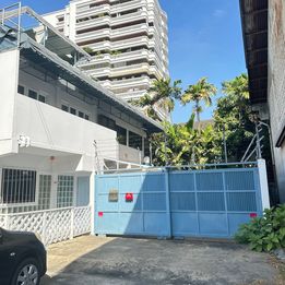 For SaleHouseSukhumvit, Asoke, Thonglor : LTH10558– House FOR SALE in Sukhumvit 71 Suitable For Home Office size 54 sq.w. Near BTS Pra khanong Station PRICE ONLY 17.5 MB