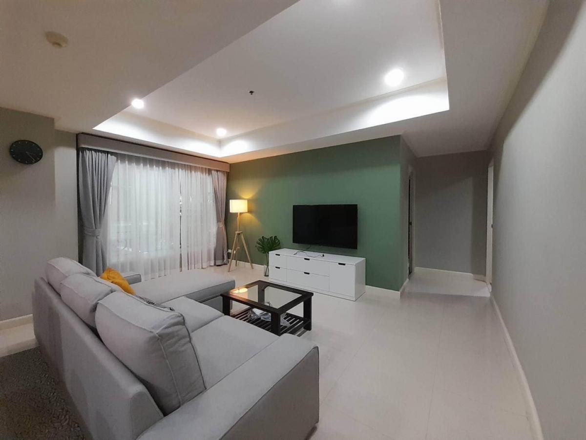 For RentCondoSukhumvit, Asoke, Thonglor : Room available for rent from August 1, 2024 onwards, 2 bedrooms, home-like atmosphere, garden view, modern decorated room.