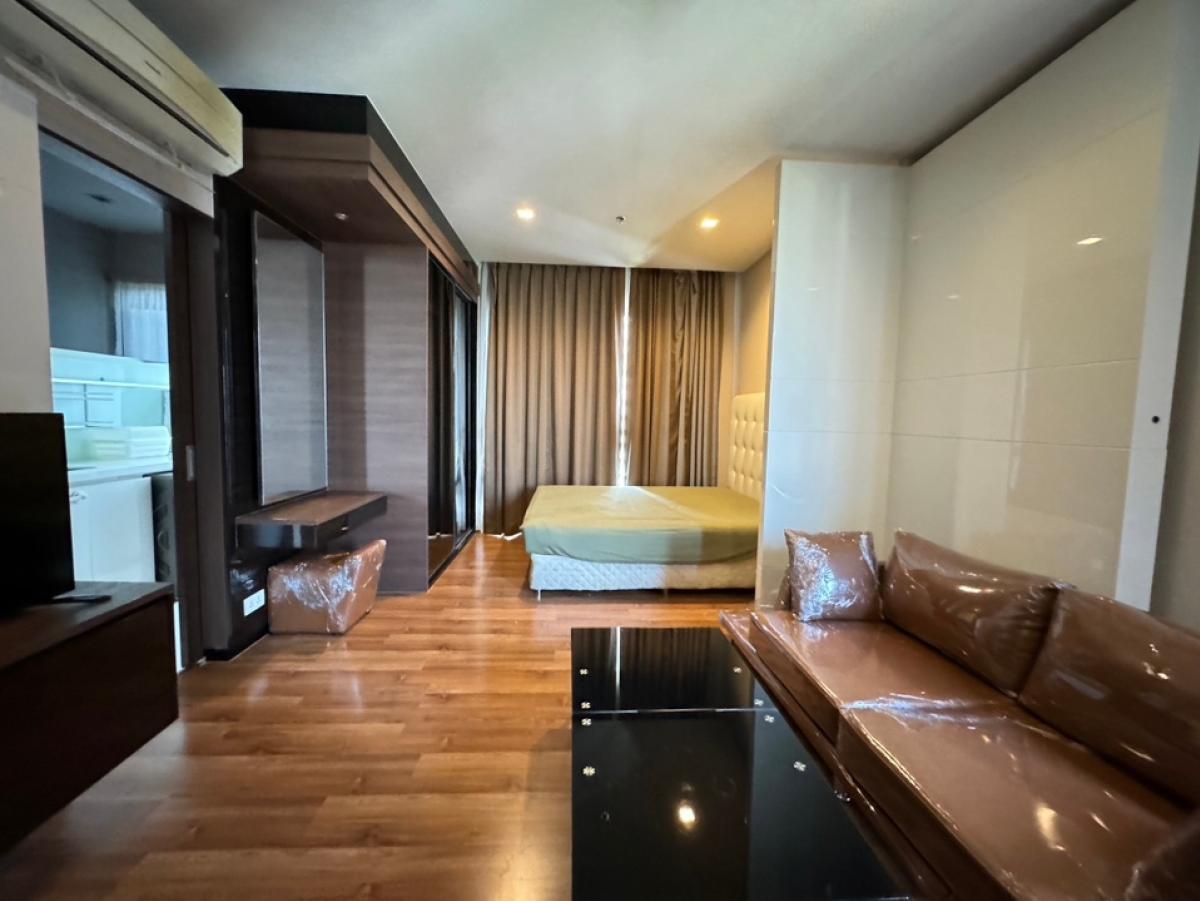 For RentCondoRatchadapisek, Huaikwang, Suttisan : 🎉🌆IVY AMPIO🌆🎉Studio room, area 33 sq.m., high floor, beautiful view, brand new furniture, good society, classy, ​​ready to move in immediately🔑🛋️