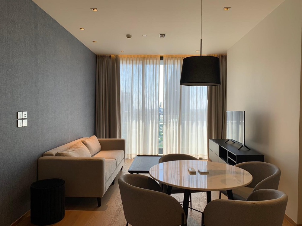 For RentCondoSukhumvit, Asoke, Thonglor : ❖ Prime Location ❖ Floor 10+, 80.26 sq.m. | 2 Bedrooms | Close to BTS Phrom Phong 3 mins., Emporium, Emquartier, Emsphere 7 mins.