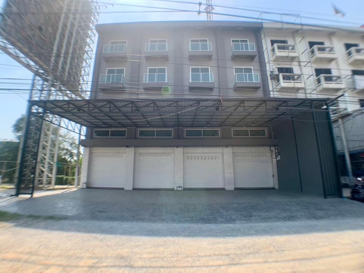 For RentShophousePathum Thani,Rangsit, Thammasat : Commercial building for rent, 4 and a half floors, 4 units, corner room, newly renovated, lots of parking, next to Road 346, Pathum Thani.