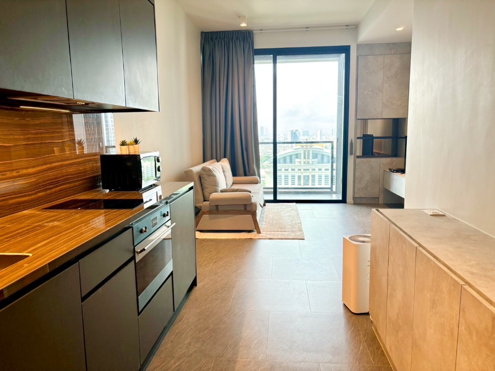 For SaleCondoSilom, Saladaeng, Bangrak : Condo for sale The Lofts Silom, 21st floor, beautiful view, near BTS Surasak station.