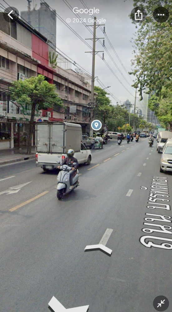 For RentShophouseSiam Paragon ,Chulalongkorn,Samyan : ♦ Prime Location ♦ Building for rent on Banthat Thong | 1 unit, 4 stories | Approximately 200 sq.m. of usable space | Located on the main road near Jun Phang.