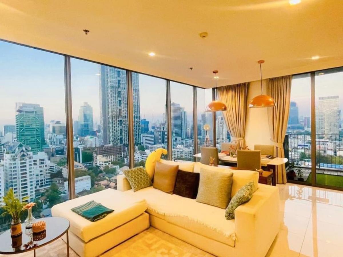 ขายคอนโดสาทร นราธิวาส : 📢👇Sell with tenant til March 25 rental price 45k, corner unit , nice decoration, unblocked view , high floor.