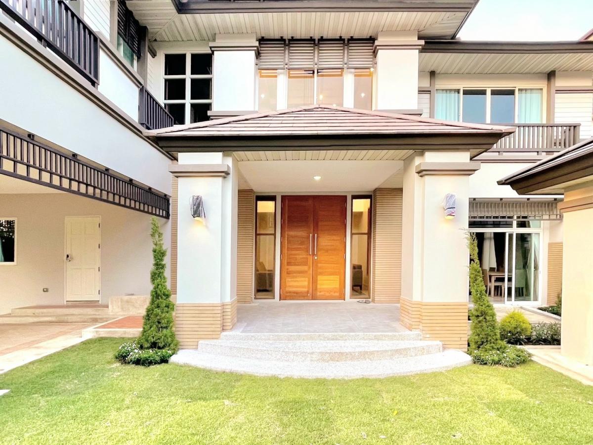 For SaleHouseLadkrabang, Suwannaphum Airport : For sale, renovated single house, Nusasiri, on Chaloem Prakiat Rama 9 Road, 5 bedrooms, 5 bathrooms, 3 parking spaces, opposite Top, near Paradise Park, 5 minutes, beautiful real wood floors, for sale 35 million baht.