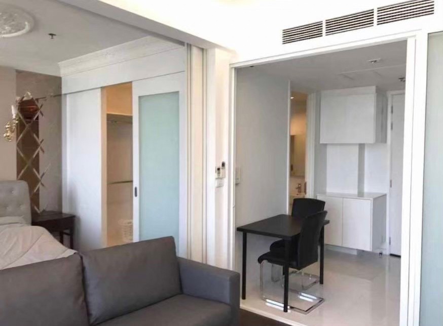 For SaleCondoSathorn, Narathiwat : ● High floor ● 35+ floor  38.44 sq.m. | 1 beds 1 baths | near BRT Arkhan Songkhro 1 mins, BTS Chong Nonsi 8 mins