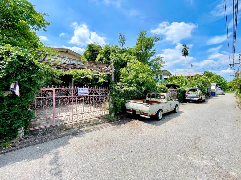 For SaleHouseVipawadee, Don Mueang, Lak Si : Land for sale with house 112 square wah ***cheap price*** Soi Tim Rueangwet / Phahon Yothin 52 #near BTS Saphan Mai