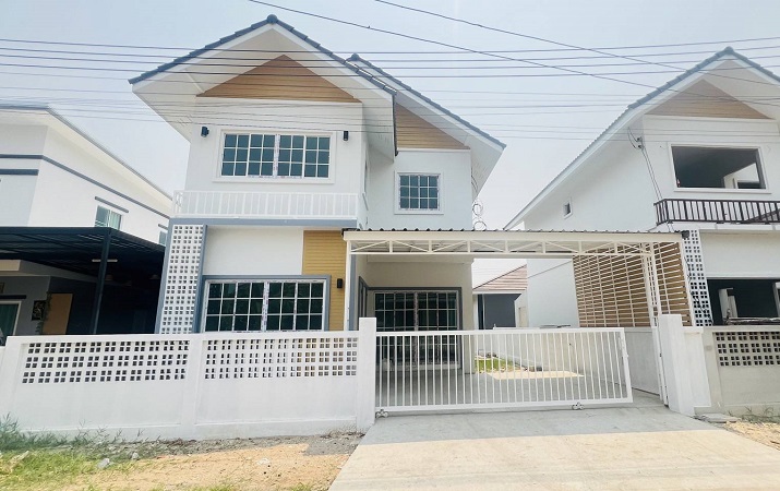 For SaleHouseChiang Mai : Newly built 2-storey detached house for sale, Baan Pruek Phana, with furniture. Near Central Festival, Doi Saket, Chiang Mai.