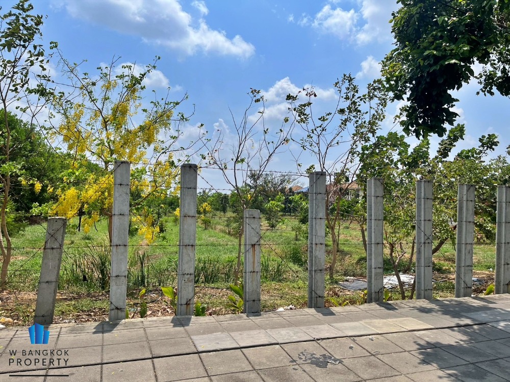 For SaleLandNawamin, Ramindra : Land for sale, 23-0-57 rai, Khlong Song Road. Inbound to Kanchanaphisek Road (near Big C Food Place Hathairat), Khlong Sam Wa District, Bangkok.