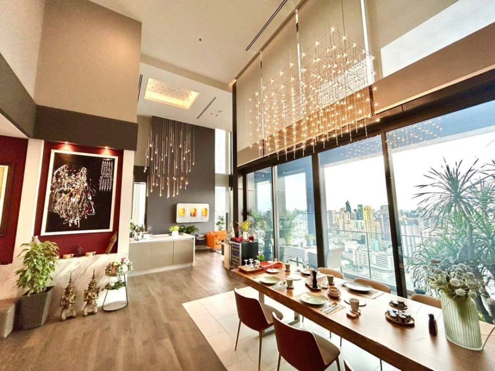 For RentCondoRama9, Petchburi, RCA : ♦ Luxury style ♦ 35+ Floor, 300.00 sq.m. | 4 Beds, Nice view | Condo near BTS Phetchaburi 1 min., Srinakharinwirot Univ. 3 mins., Central Rama 9 7 mins., Bangkok Hospital 9 mins.