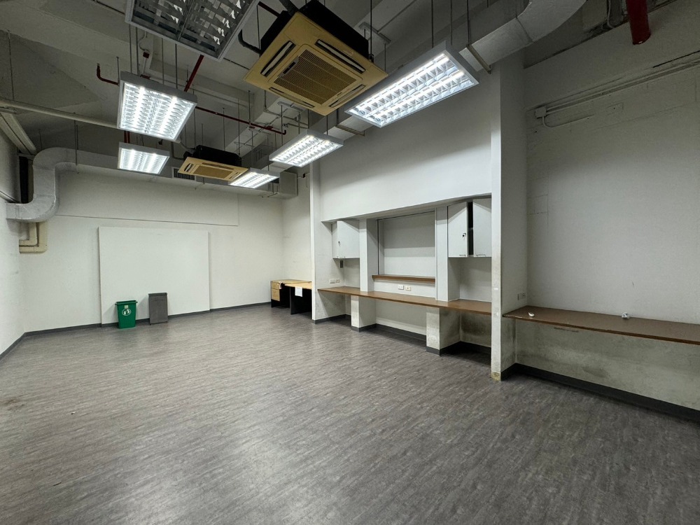 For RentWarehouseAri,Anusaowaree : Huge space 1,244 square meters close to BTS 靠近BTS站的大型商业空间出租