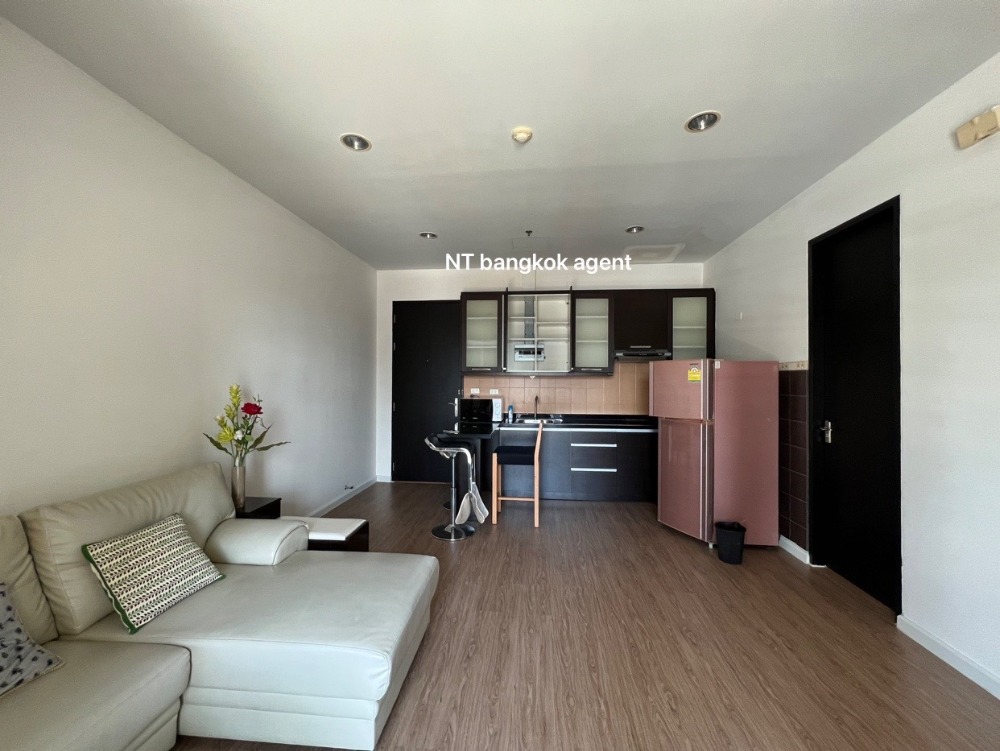 For SaleCondoRatchathewi,Phayathai : Urgent sale Baan Klang Krung Siam-Pathumwan 1bed 1bath 55 sq.m., large room, open view, selling with furniture.