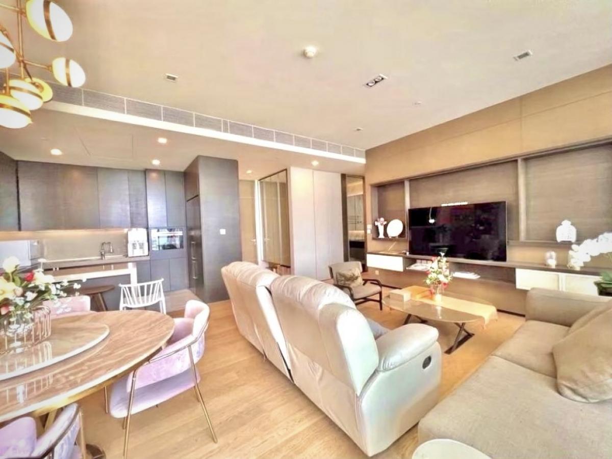 For SaleCondoSilom, Saladaeng, Bangrak : The Luxury condo for sale. 𝐒𝐚𝐥𝐚𝐝𝐚𝐞𝐧𝐠 𝐎𝐧𝐞. 2 bedrooms size 110 sq.m. Ready to move-in. AVAILABLE NOW!!!